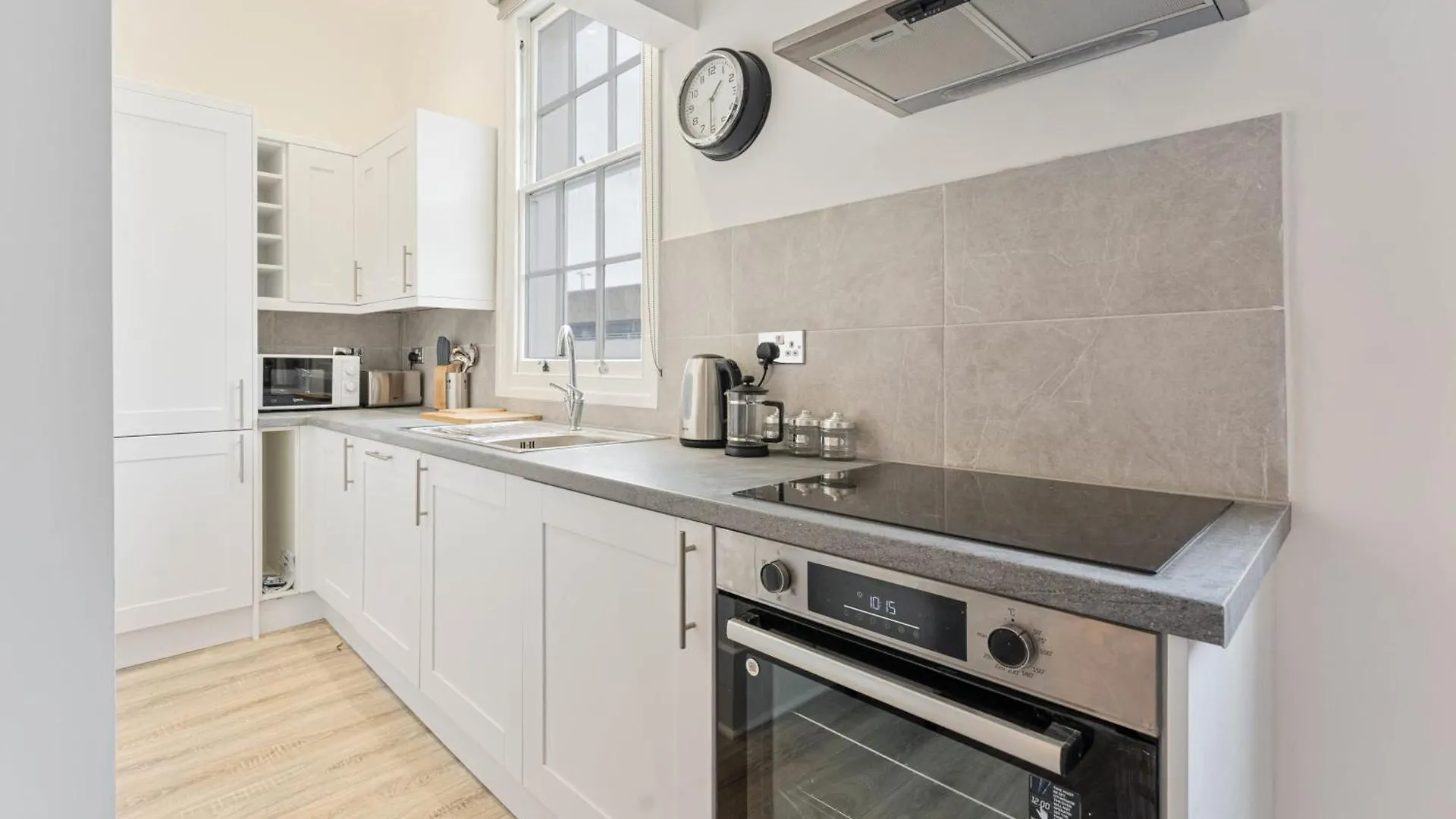 Modern 2 Bedroom Apartment In Central Cheltenham 0*,  United Kingdom