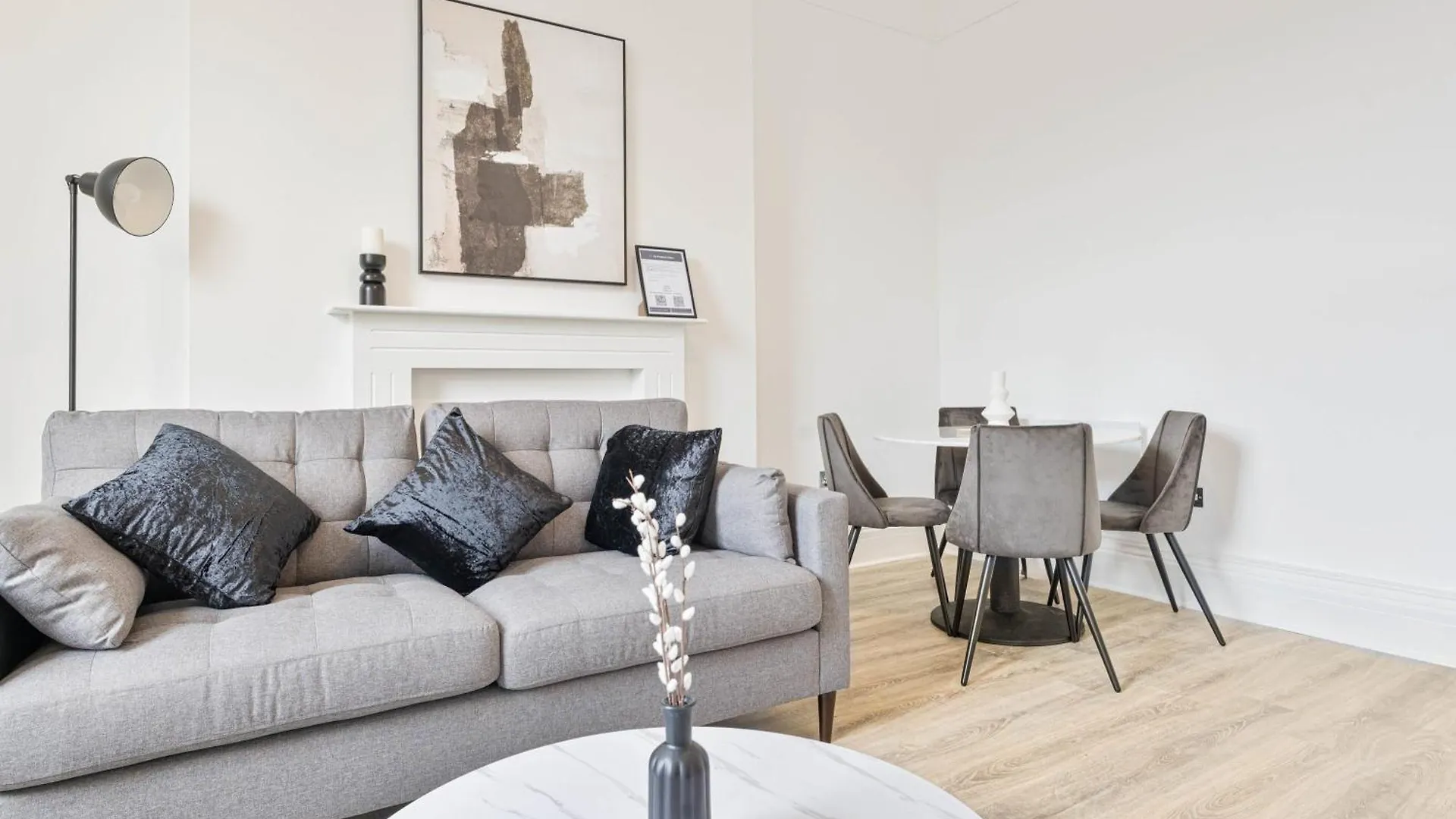 Modern 2 Bedroom Apartment In Central Cheltenham 0*,  United Kingdom
